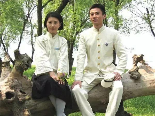 民国时期的校服长什么样子（好美看傻眼了快来欣赏民国校服到底美在哪）(29)