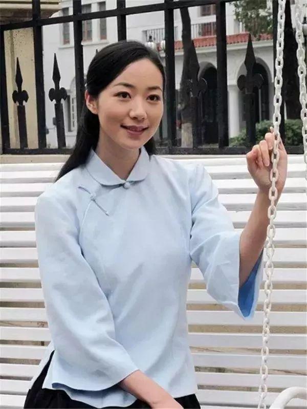 民国时期的校服长什么样子（好美看傻眼了快来欣赏民国校服到底美在哪）(9)