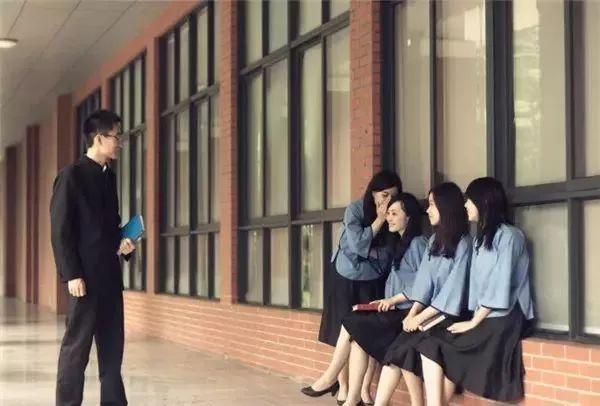 民国时期的校服长什么样子（好美看傻眼了快来欣赏民国校服到底美在哪）(32)
