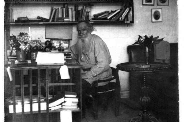 列夫托尔斯泰生平简介30字(历史上的今天9月9日)(2)