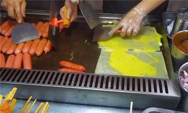 烤冷面是哪儿的小吃（烤冷面是哪个地方的小吃）(图3)