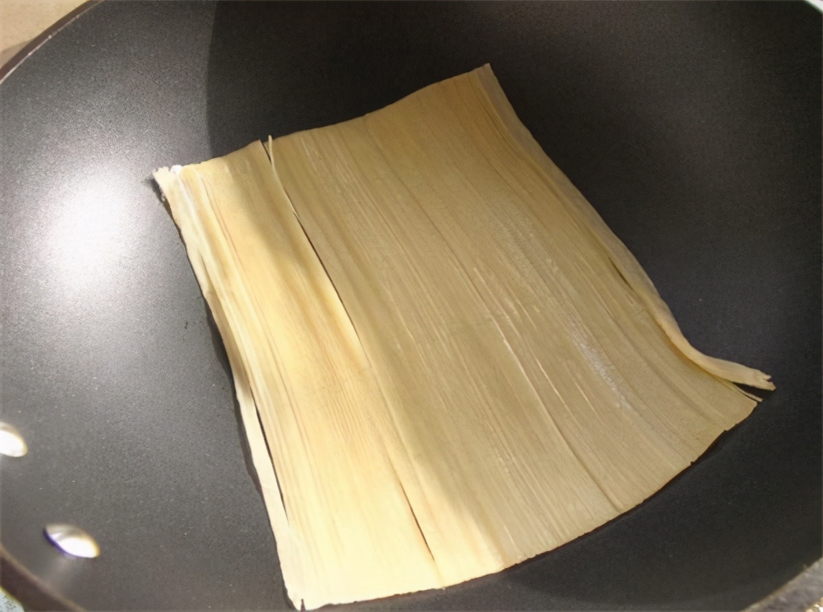 烤冷面是哪儿的小吃（烤冷面是哪个地方的小吃）(图2)