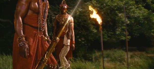 一个小男孩变成骷髅的样子电影（小男孩误入迷你王国）(3)