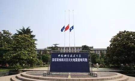 致哀和志哀的区别,我想请教一下:致哀与志哀哪个正确?图6