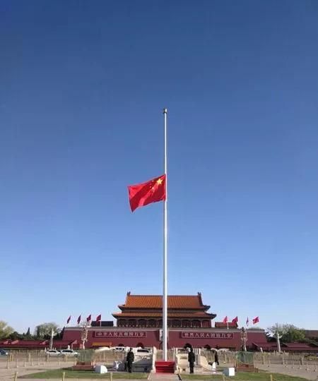 致哀和志哀的区别,我想请教一下:致哀与志哀哪个正确?图3