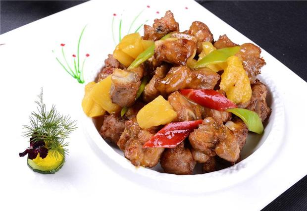 怎么吃菠萝才是正确的吃法(吃菠萝怕上火试试这种吃法)(2)