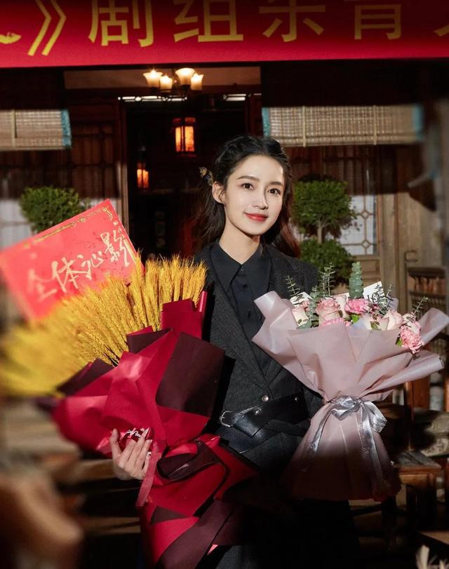 任嘉伦李沁合作的剧（李沁主演电视剧请君）(7)