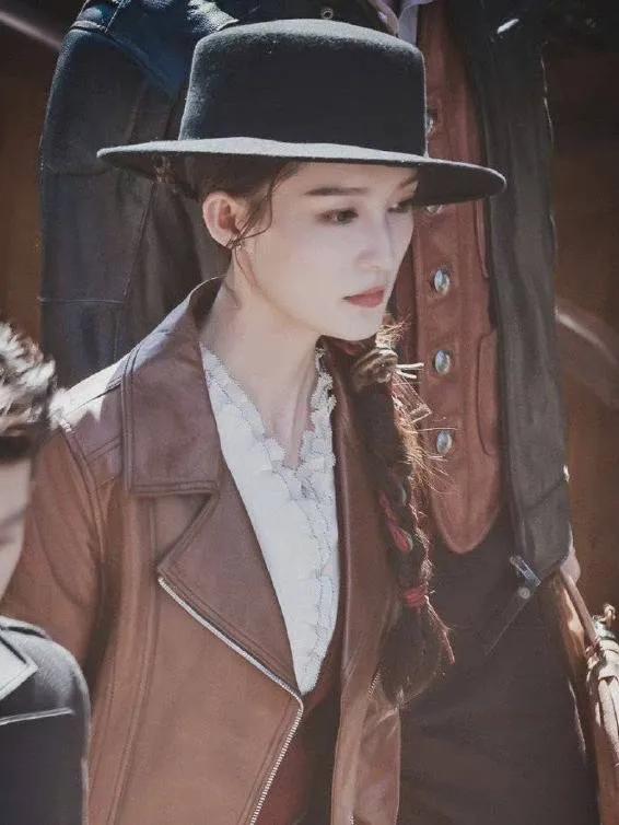 任嘉伦李沁合作的剧（李沁主演电视剧请君）(8)