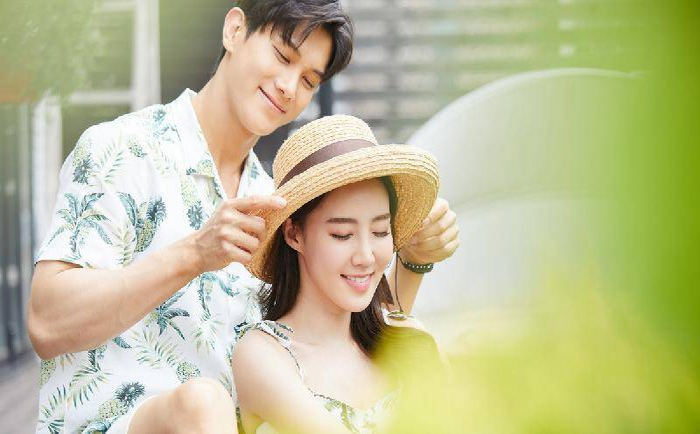 男人注视心上人的眼神（异性对视先移开眼睛的人）(图8)