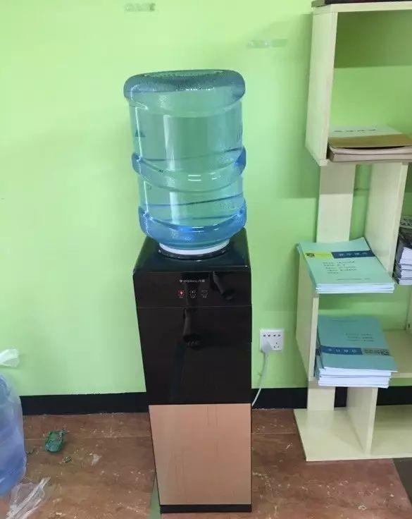 家用单门冰箱尺寸一般是多少(单门冰箱尺寸规格一般是多少)