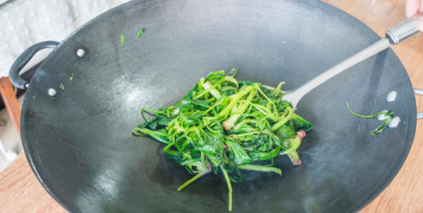 炒锅怎么开锅才不粘,电磁炉炒锅怎么开锅才不粘图9