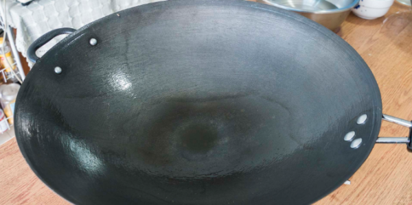 炒锅怎么开锅才不粘,电磁炉炒锅怎么开锅才不粘图7