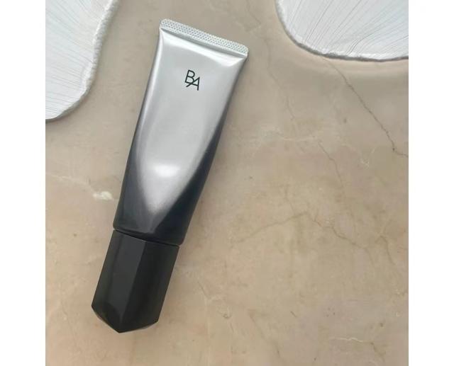 哪个牌子的防晒霜好用(盘点5款公认的大牌防晒霜)(3)