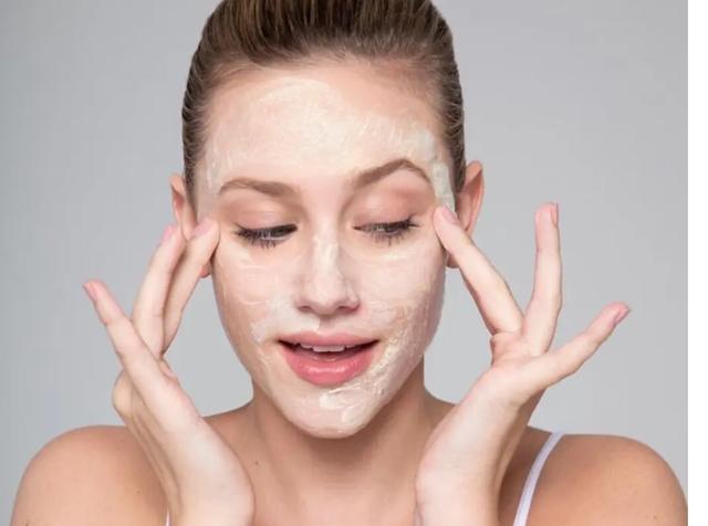 哪个牌子的防晒霜好用(盘点5款公认的大牌防晒霜)(1)