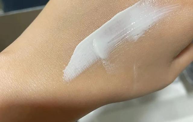 哪个牌子的防晒霜好用(盘点5款公认的大牌防晒霜)(4)