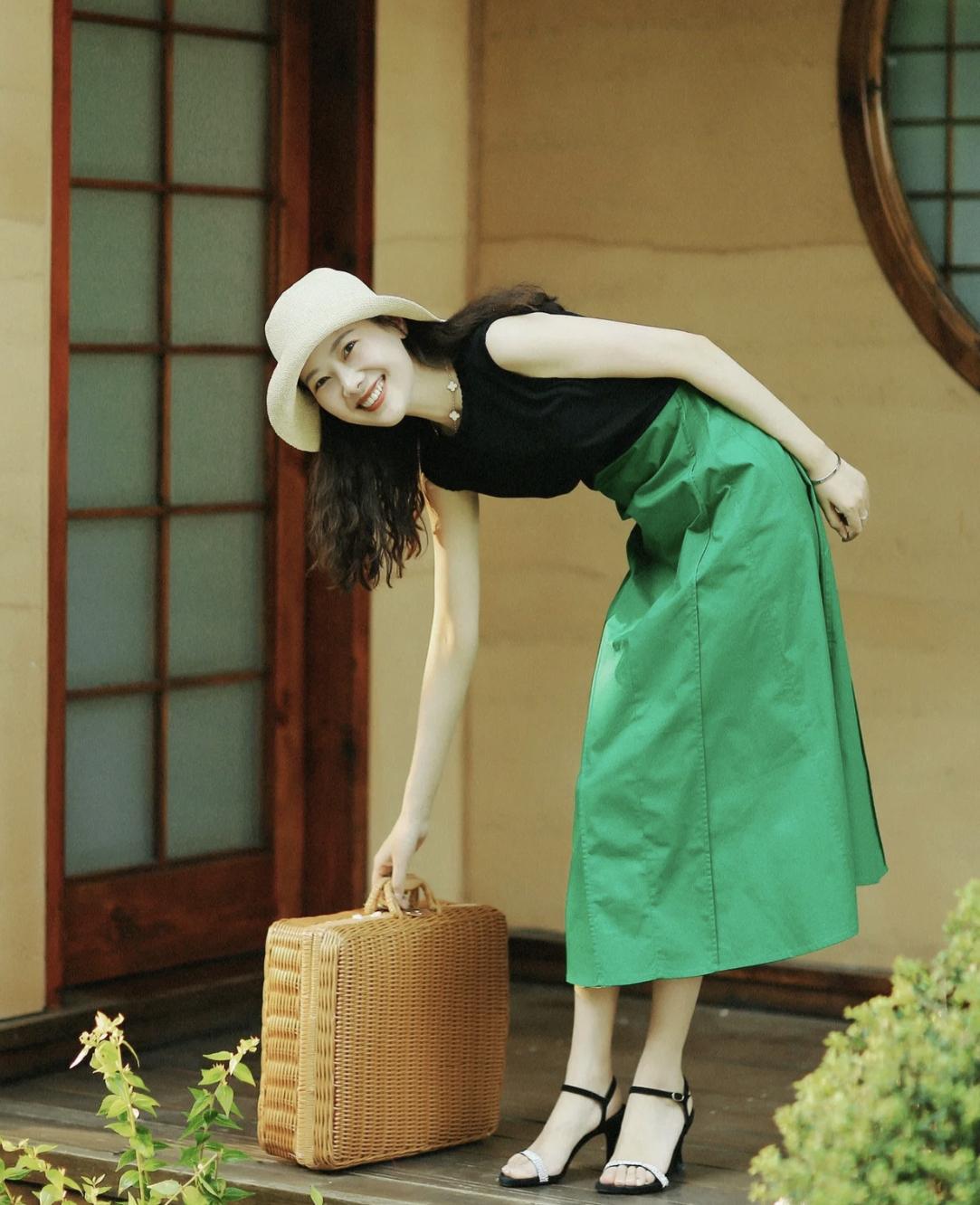 橄榄绿配什么颜色好看提升气质变身潮人范儿（橄榄绿配什么颜色好看提升气质变潮人）(图1)