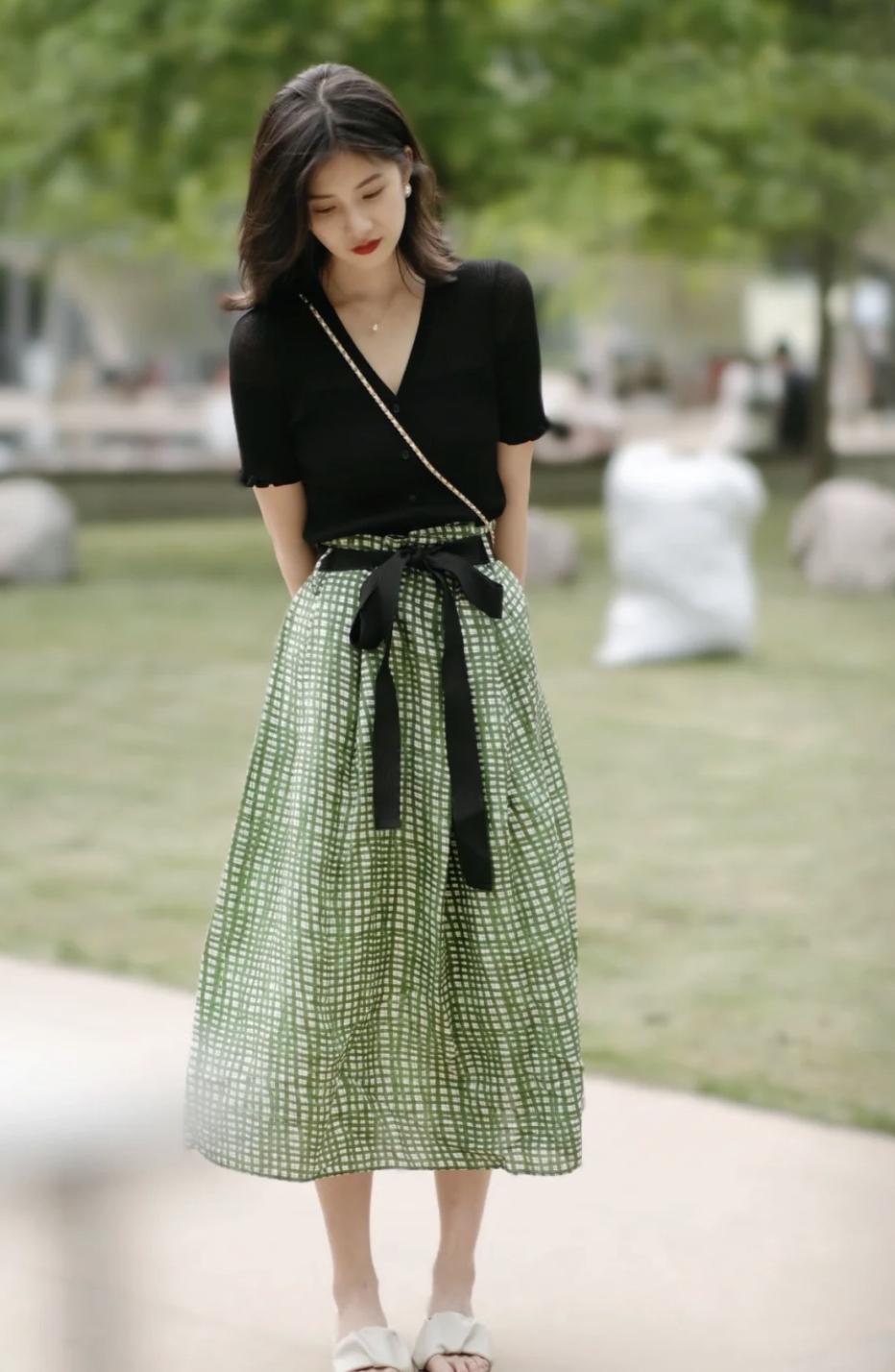 橄榄绿配什么颜色好看提升气质变身潮人范儿（橄榄绿配什么颜色好看提升气质变潮人）(图2)