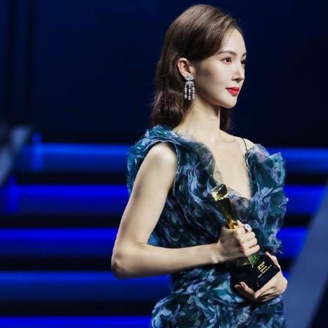 金晨的鼻子变好看了（金晨回应鼻子太尖）(13)