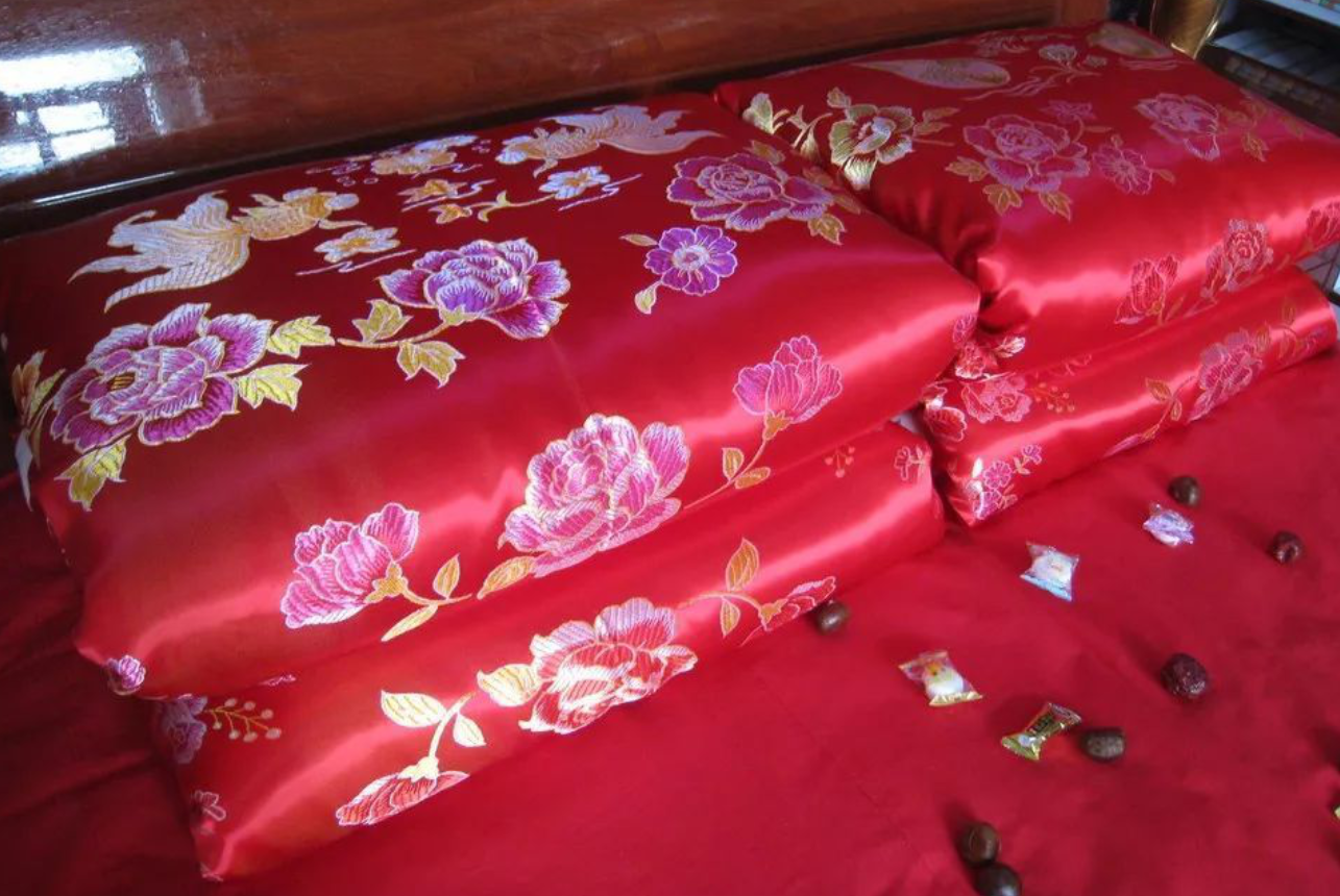 结婚被子有讲究吗（结婚的喜被用什么颜色）(图6)