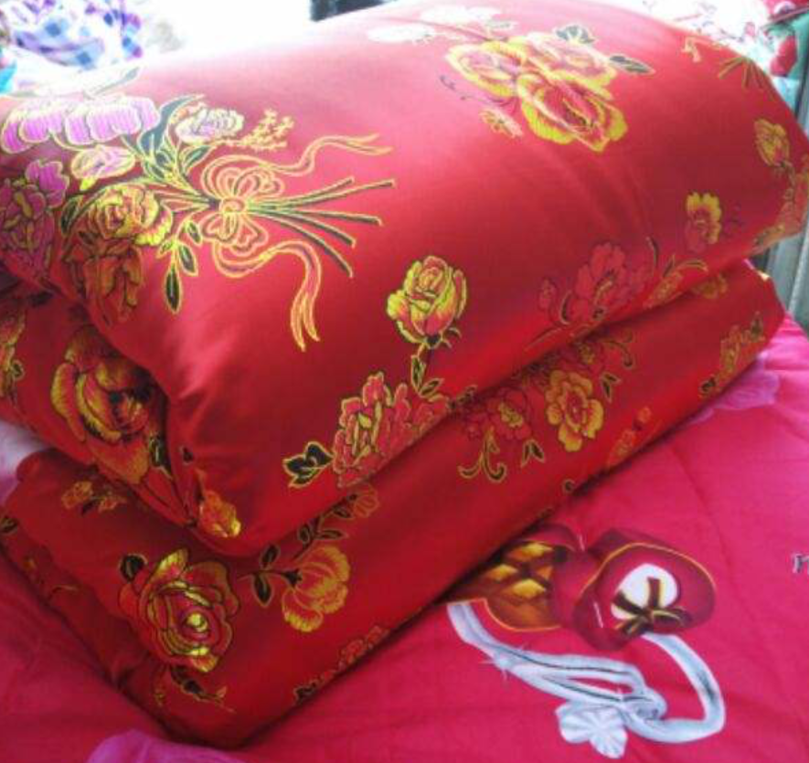 结婚被子有讲究吗（结婚的喜被用什么颜色）(图1)