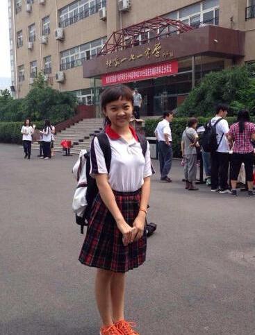 林妙可16岁照（15岁林妙可上围升级引热议谁的悲哀）(4)