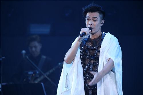 周柏豪最新微博（周柏豪为做偶像包袱重）(1)