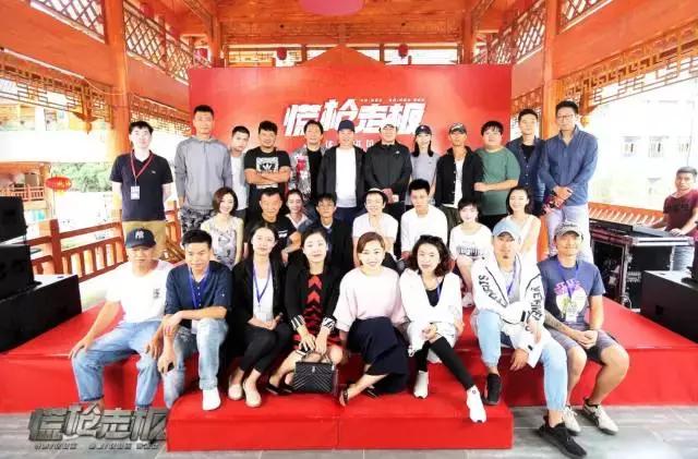 荒诞派剧作中最典型的一部剧(但这部荒诞喜剧的演员阵容太让人欲罢不能)(3)