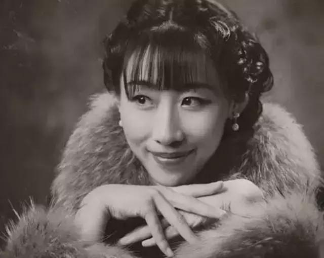 荒诞派剧作中最典型的一部剧(但这部荒诞喜剧的演员阵容太让人欲罢不能)(13)