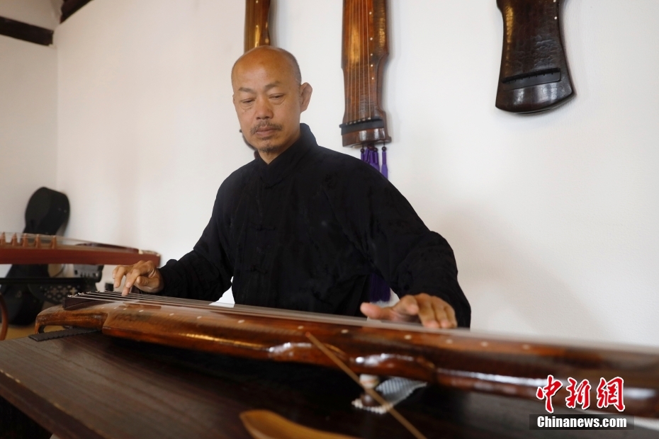 古琴家康夫简介（古琴演奏家是谁）(图2)