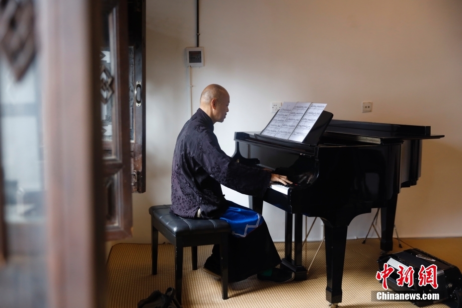 古琴家康夫简介（古琴演奏家是谁）(图4)