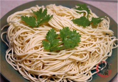 ​面条筋道的绝密配方（煮面条劲道又弹牙的方法）