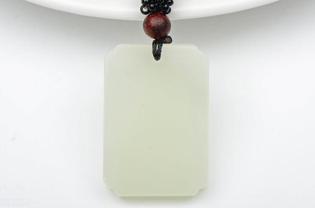 如何看懂和田玉挂件（寓意非常好的三种和田玉挂件）(2)