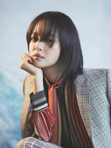 脸大剪什么发型（最适合大脸的流行发型）(9)