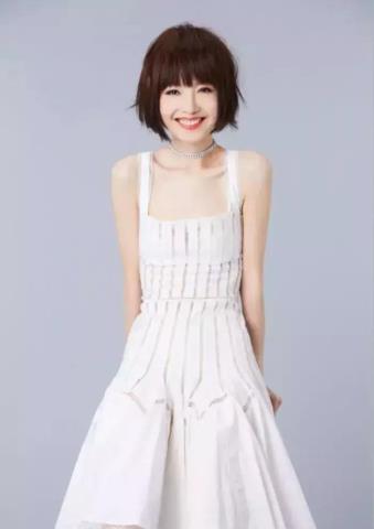 脸大剪什么发型（最适合大脸的流行发型）(46)