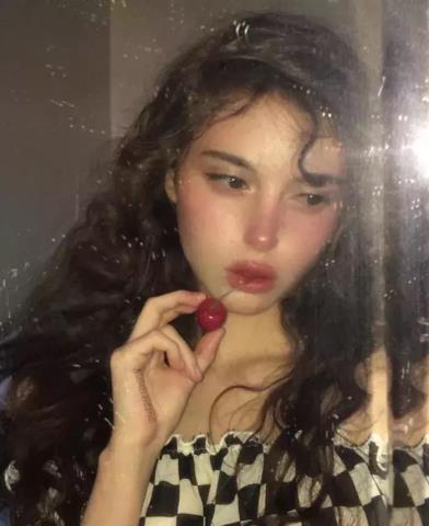 脸大剪什么发型（最适合大脸的流行发型）(32)