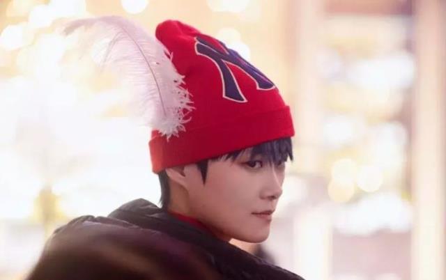 脸大剪什么发型（最适合大脸的流行发型）(39)