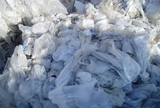 如何清理铝合金门窗的塑料薄膜