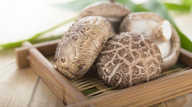 干香菇与鲜香菇哪个好