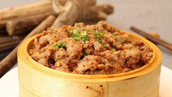 怎么防止粉蒸肉很多水,做粉蒸肉为什么要放土豆图4