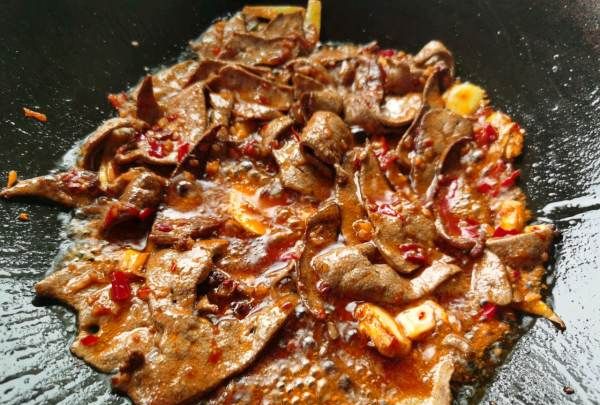 炒猪肝怎么炒好吃,炒猪肝的家常做法图10