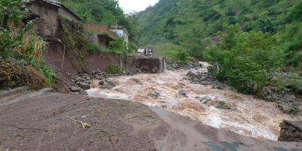 发生泥石流应该往哪个方向跑,假如发生泥石流应该往哪里跑图8