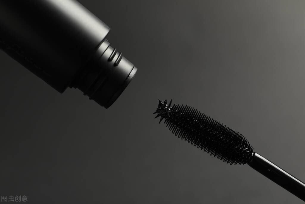 ukiss睫毛打底膏怎么卸干净（接睫毛不想要了怎么弄掉）(图1)