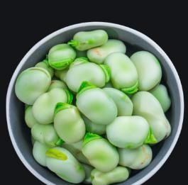 嫩蚕豆可以油炸,怎么把新鲜蚕豆片用油炸得酥脆一点图1