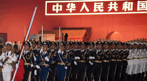 北京升国旗时间几点每天都升,北京每天几点升国旗时间表图1