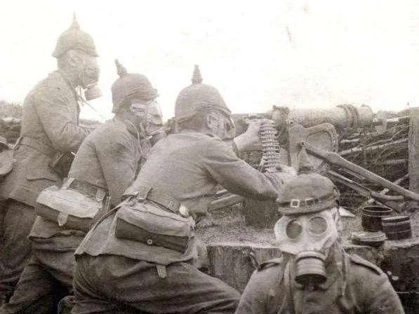 防毒面具的由来，细心的人回会注意到防毒面具的外形和猪嘴极为相似，这是为什么？图7