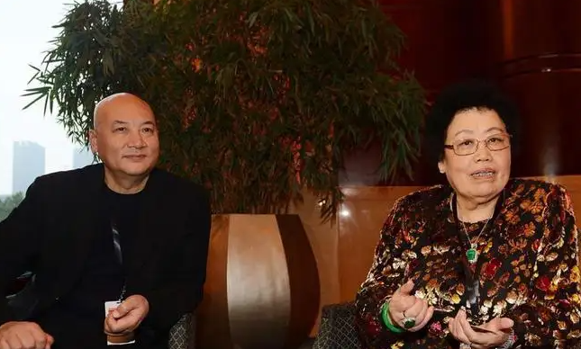 第一女首富感情史曝光（陈丽华嫁小11岁男演员）(4)_