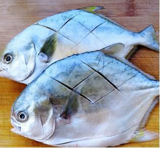 银鲳鱼怎么做好吃?（银鲳鱼这么做一次吃三大碗）(3)