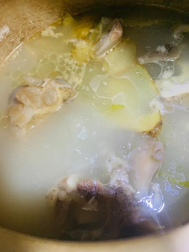 牛大骨汤怎么做最好喝（超级简单的炖牛大骨汤）(3)