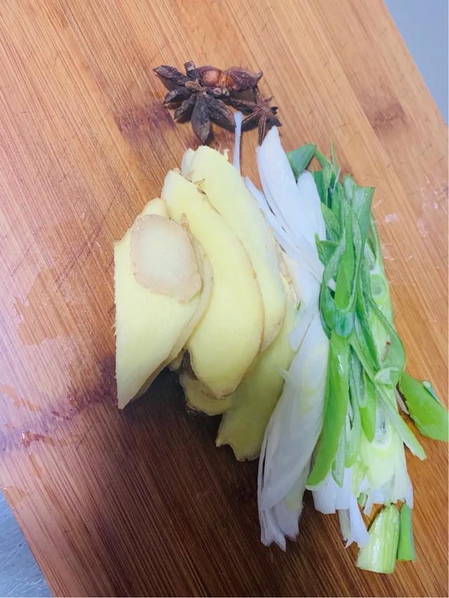 牛大骨汤怎么做最好喝（超级简单的炖牛大骨汤）(2)