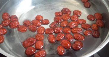 莲子熬汤需要泡发多久,莲子熬粥需要泡多长时间图7